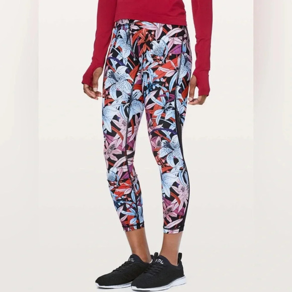 Lululemon Train Times 7/8 Pant *25" size 4 - Picture 2 of 4